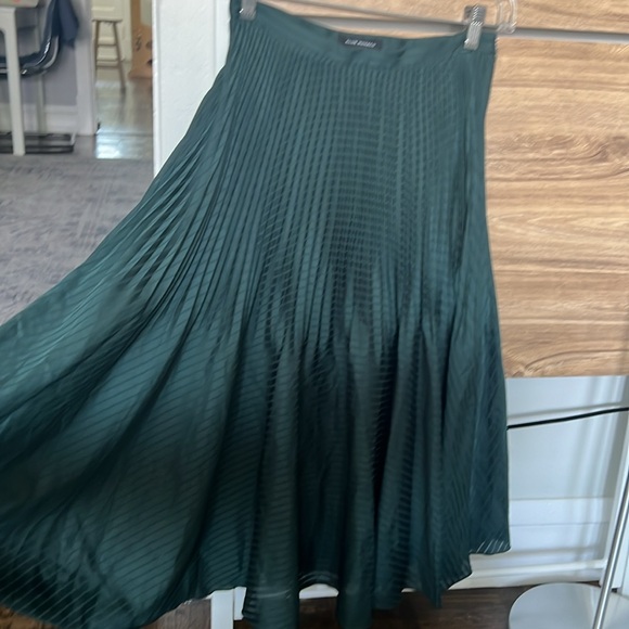 Club Monaco Pleated Skirt - Picture 2 of 4
